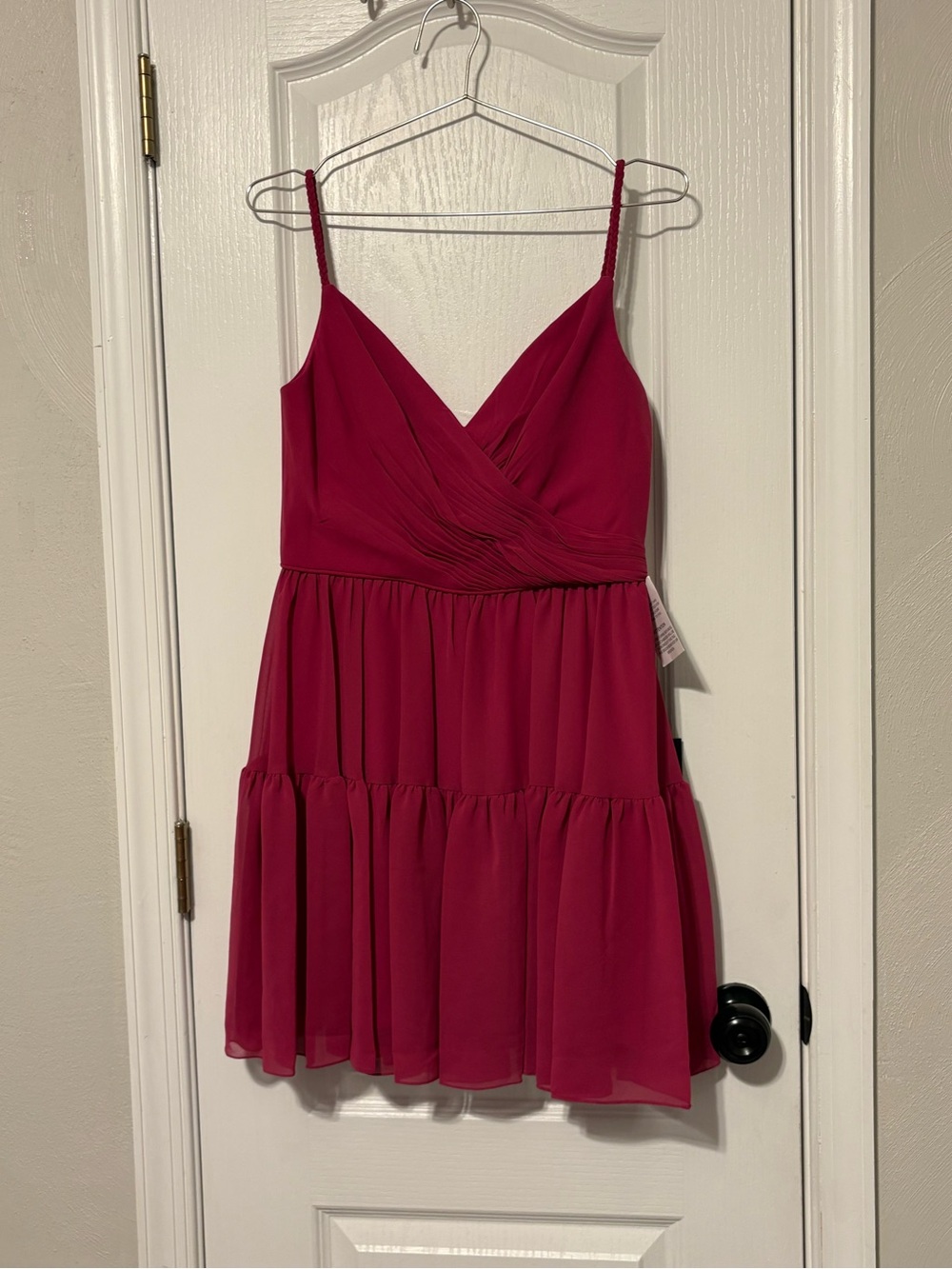 NWT Leena for Mac Duggal Spaghetti Strap V-Neck Tiered Mini Dress in Fuchsia